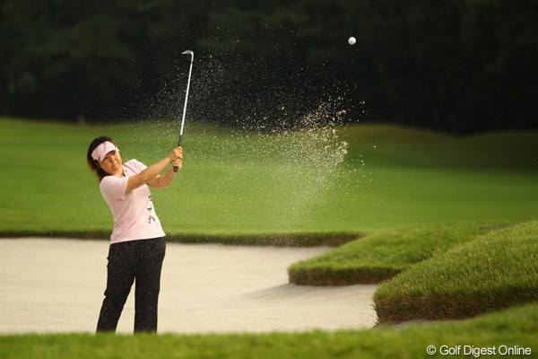 2010年 日本女子オープンゴルフ選手権競技2日目 不動裕理 勿体無いボギーでリズムを壊したのか・・・ゴルフの調子も悪そうでした。スコアを2つ落とし、イーブンパー11位タイです。