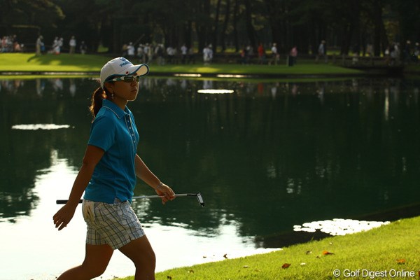 2010年 日本女子オープンゴルフ選手権競技2日目 宮里美香 今日はさらにスコアを5つ伸ばし、2位に5打差を付けての単独一人旅です。ショットがキレまくりです。