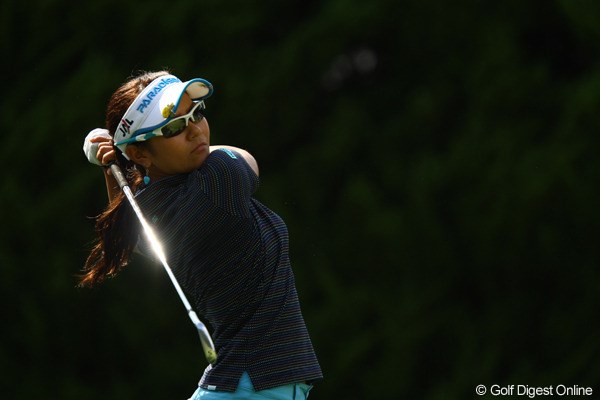 2010年 日本女子オープンゴルフ選手権競技3日目 宮里藍 前半はショットも好調でしたがスコアを伸ばせませんでした。最終日「藍チャージ」なるか・・・。