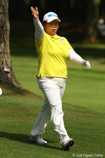 2010年 日本女子オープンゴルフ選手権競技3日目 アン・ソンジュ 面白い写真なんですが・・・良いキャプションが見付からない・・・。