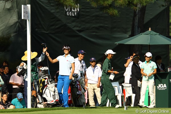 2010年 日本女子オープンゴルフ選手権競技3日目 森美穂・福田真未 今日は全日本ジュニアゴルフの撮影で、霞ヶ関CCへやって来ましたぁ。あっ、違う・・・アマチュアの高校生2人が決勝ラウンドで一緒のペアリングだなんて珍しいです。