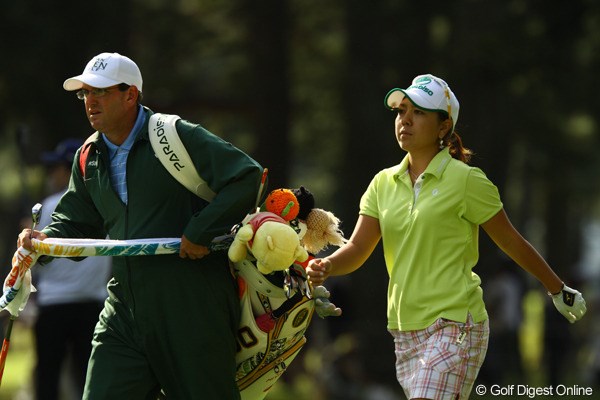 2010年 日本女子オープンゴルフ選手権競技3日目 宮里美香 2位と4打差のトップで最終日を迎えた昨年の女子オープンでは、逆転されて悔しい思いをしました。今年も同じシチュエーション。今年こそは逃げ切れるか・・・。