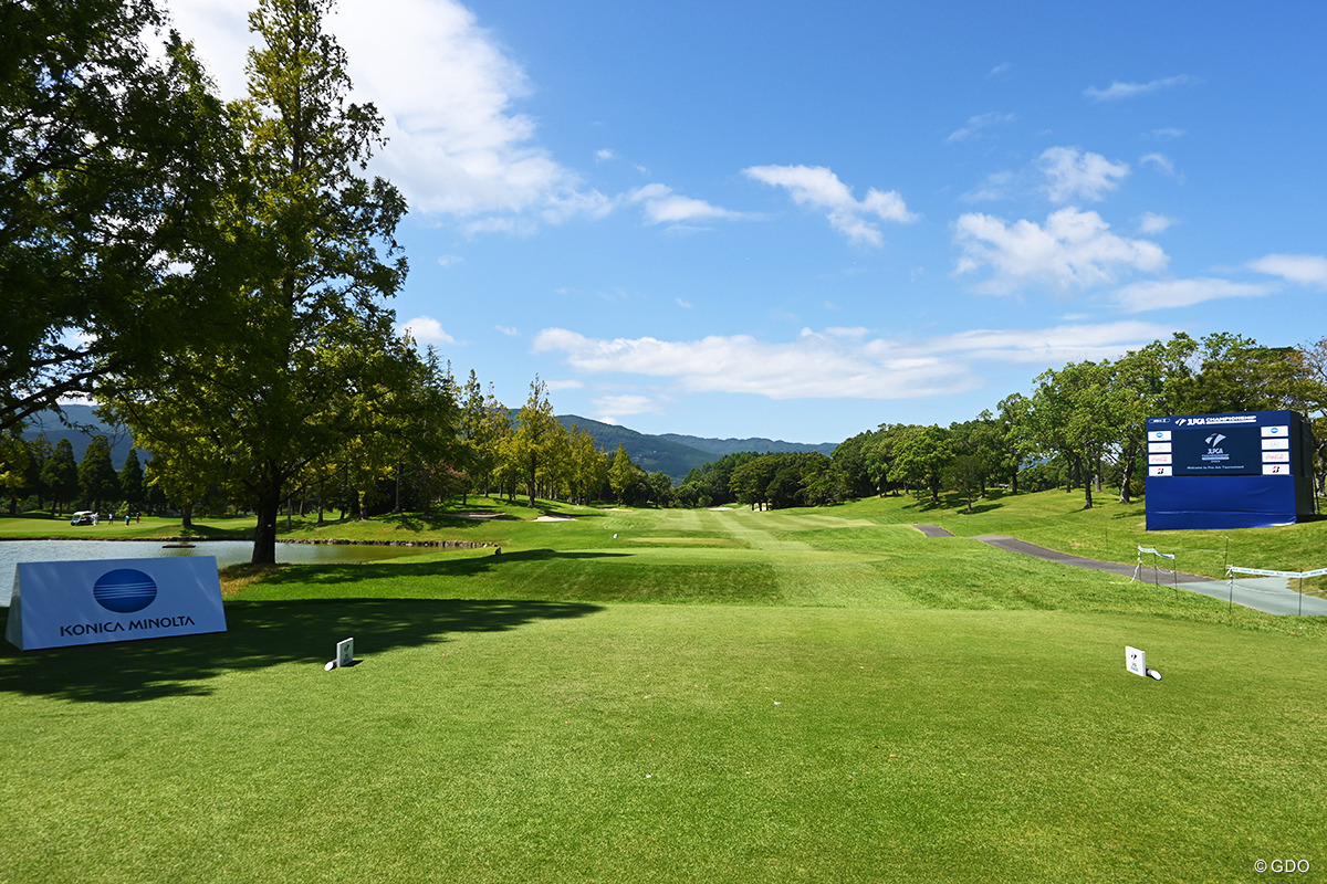 スタートの1番（パー5／490yd）はストレートでプレッシャーは少ない