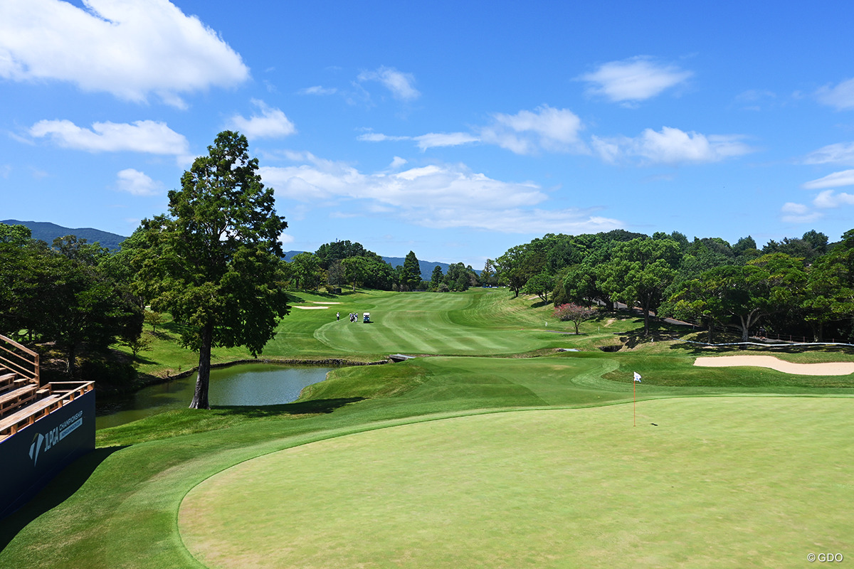 18番（パー4／420yd）は緩やかなドッグレッグ