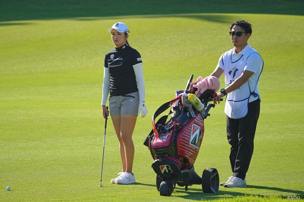 2023年 日本女子プロゴルフ選手権大会コニカミノルタ杯 初日 稲見萌寧 残り距離の計算や番手のジャッジは全て自身で行った
