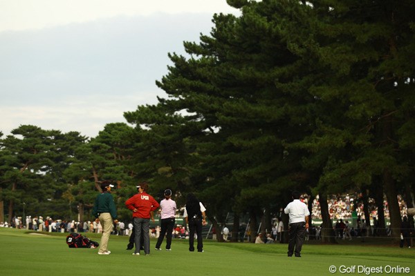 2010年 日本女子オープンゴルフ選手権競技最終日 佐伯三貴 18番ロングホール、隣の9番ホールからグリーンを狙います。最終的には6打差を付けられてしまいましたが、終盤試合を面白くしてくれました。トータル6アンダーは単独2位です。