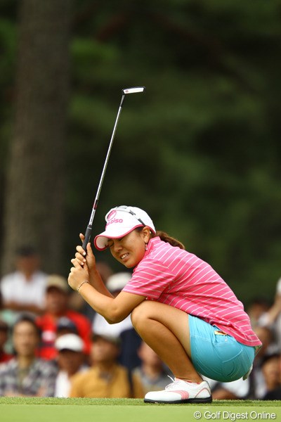 2010年 日本女子オープンゴルフ選手権競技最終日 宮里美香 「お願いっ！入ってぇ～～～～！」6番ショートホール、約9mのバーディパットを沈めます。