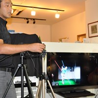 ブロガーイベントにゴルフティーチングプロの堀尾研仁氏が参加。ハイスピードカメラを使ったレッスン方法を教えてくれた ブロガーが本物のレッスンを体験！カシオがブロガーイベントを開催