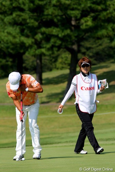 片山晋呉のキャディは、妹で女子プロゴルファーの片山眞里