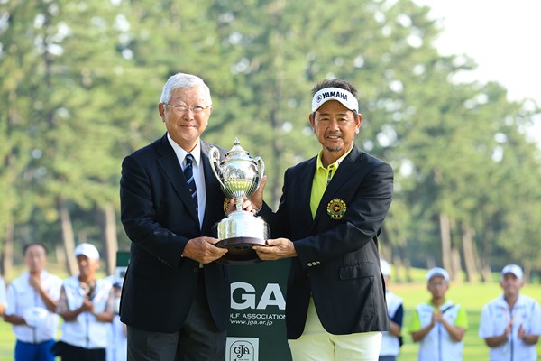 藤田寛之が初めてナショナルオープンのタイトルを手にした（提供：日本ゴルフ協会）