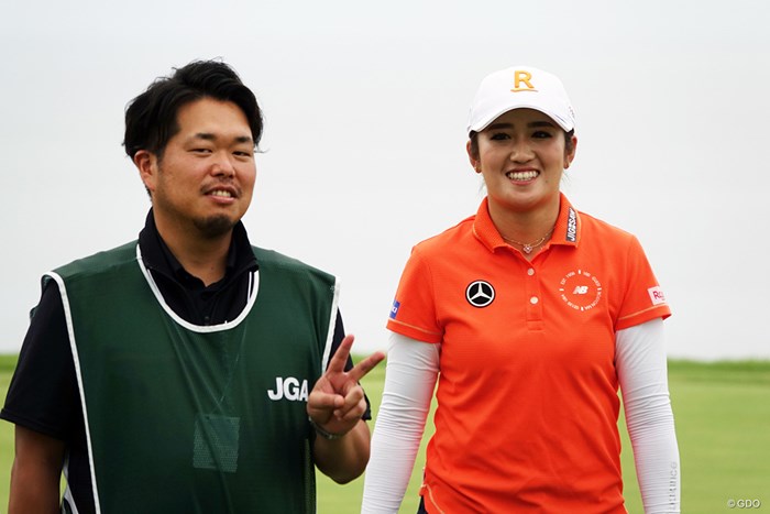 黒宮幹仁コーチ（左）と久々のタッグ 2023年 日本女子オープンゴルフ選手権 事前 稲見萌寧
