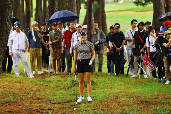 2023年 日本女子オープンゴルフ選手権 初日 岩井千怜 すみません！すぐどきます！