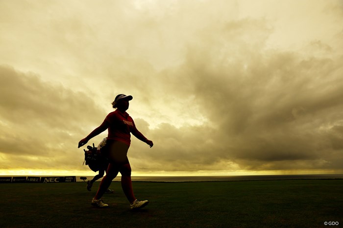 17番グリーンへ 2023年 日本女子オープンゴルフ選手権 初日 ささきしょうこ
