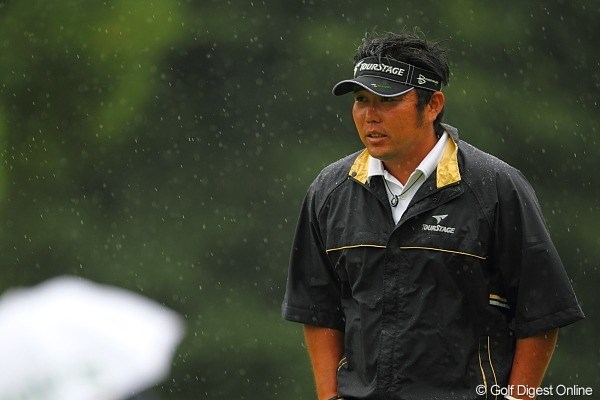 2010年 キヤノンオープン3日目 小田龍一 時間が経つにつれ雨脚は強まる。最終組に課せられた試練？