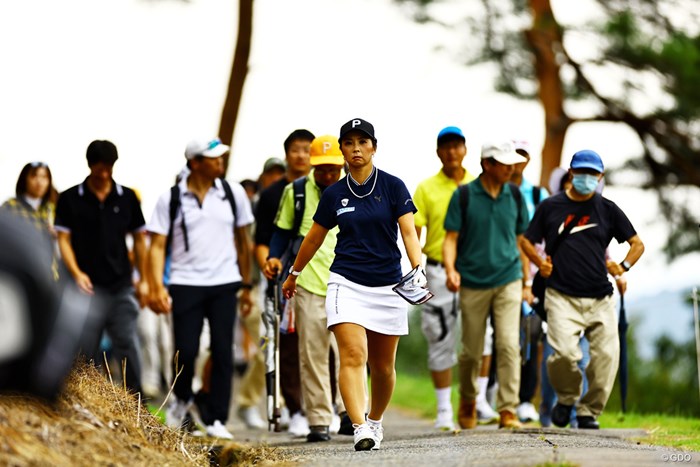 ギャラリーを引き連れて 2023年 日本女子オープンゴルフ選手権 最終日 菊地絵理香