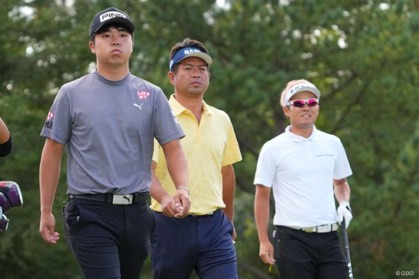 2023年 ACNチャンピオンシップゴルフトーナメント 3日目 池田勇太 同組でラウンド、左から細野勇策、池田勇太、浅地洋佑