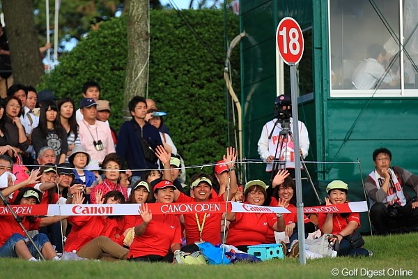 2010年 キヤノンオープン最終日 石川遼の応援団 RYOの行くところには必ず赤い軍団。