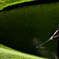 池の縁から 2023年 日本オープンゴルフ選手権競技 初日 片岡尚之