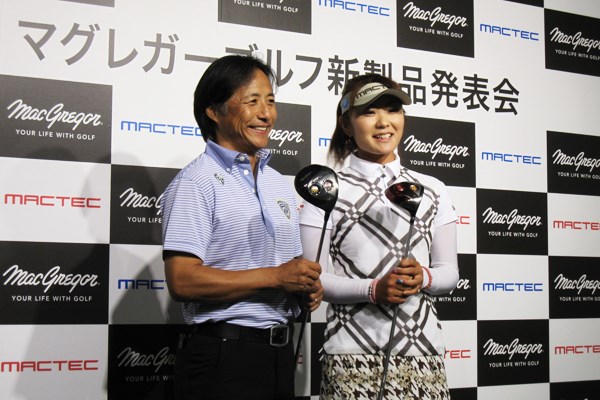 藤田幸希プロと金谷多一郎プロがマグレガーの発表会に駆けつけ、デモンストレーションを行った