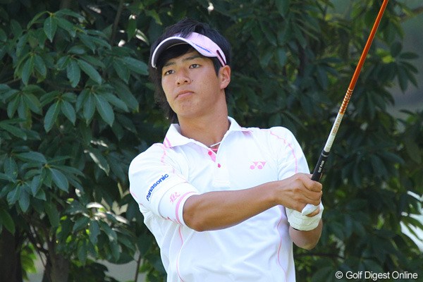 2010年 日本オープンゴルフ選手権競技 事前 石川遼 日本オープン制覇に向けラフを恐れずにドライバーショットを放つ石川遼