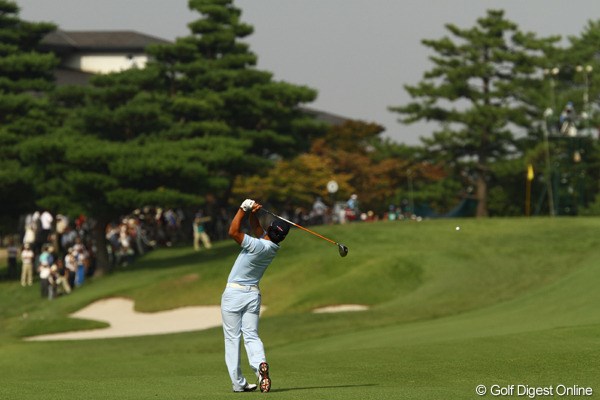 2010年 日本オープンゴルフ選手権競技 初日 9番ホール 9番ロングホールは605y。谷口拓也は、セカンドショットを直ドラで2オン狙い！
