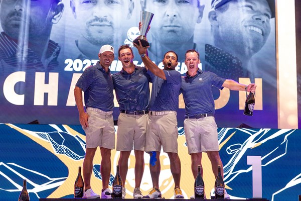 2023年 LIVゴルフ・チームチャンピオンシップ・マイアミ 最終日 クラッシャーズGC ブライソン・デシャンボー（左から2人目）率いるクラッシャーズGCが最終戦を制した (Chris Trotman／LIV Golf)
