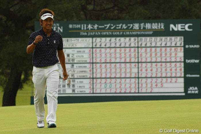 通算9アンダーまでスコアを伸ばし、H.リーと並び首位に立った藤田寛之 2010年 日本オープンゴルフ選手権競技 2日目 藤田寛之
