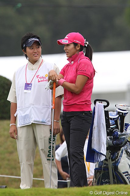 画像詳細 10年 富士通レディース 初日 久保啓子 工藤遥加 アン ソンジュが首位発進 有村が1打差で追う 10年 富士通レディース Gdo ゴルフダイジェスト オンライン