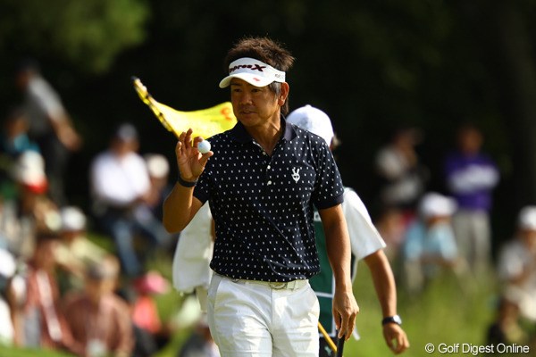 2010年 日本オープンゴルフ選手権競技 2日目 藤田寛之 「まだまだ2日目ですよ。」とばかりにサラリとラウンドしていたという印象です。4つスコアを伸ばし、トップタイに並びました。