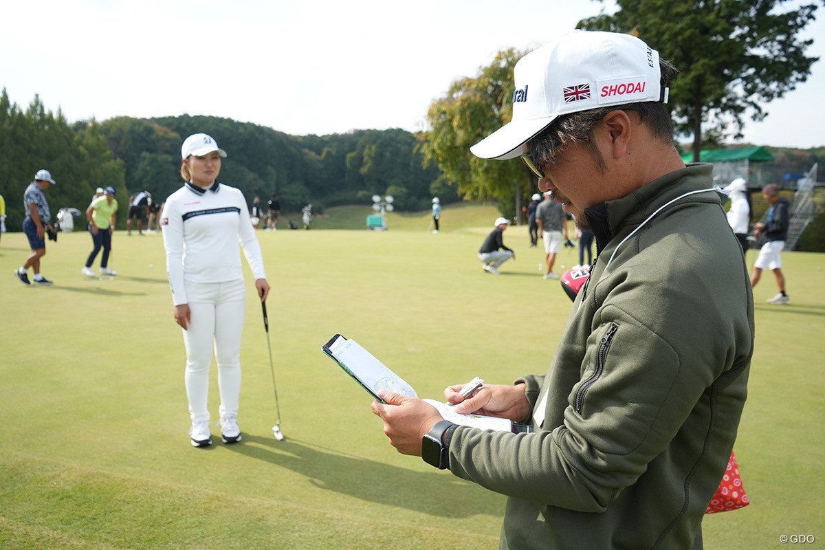 2023年 樋口久子 三菱電機レディスゴルフトーナメント 最終日 齋藤嵩介キャディ