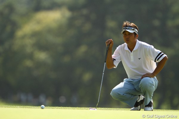 2010年 日本オープンゴルフ選手権競技 2日目 野仲茂 今日も一歩ずつ・・・着々とスコアを伸ばして、2アンダー10位タイです。午前スタートの選手の中で、一番最後まで練習してました。気合入ってます。