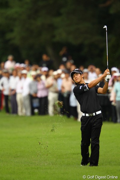 2010年 日本オープンゴルフ選手権競技 2日目 石川遼 ラフに行くのは仕方ないと割り切っているようです。