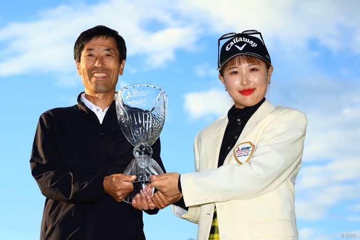 お父さんと記念撮影 2023年 樋口久子 三菱電機レディスゴルフトーナメント 最終日 リ・ハナ