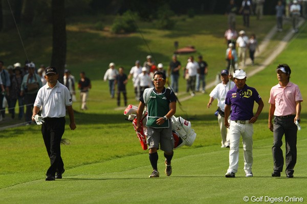 2010年 日本オープンゴルフ選手権競技 2日目 中嶋常幸・片山晋呉・深堀圭一郎 歴代日本オープンチャンピオンの豪華ペアリングでしたが、残念ながら予選通過は片山晋呉だけと、ちょっと淋しい。