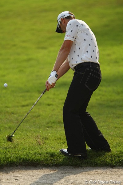 2010年 日本オープンゴルフ選手権競技 2日目 ブレンダン・ジョーンズ ハ～イ、BJデ～ス！キョウハ ギリギリ バンカー ジャナイ デスネェ。