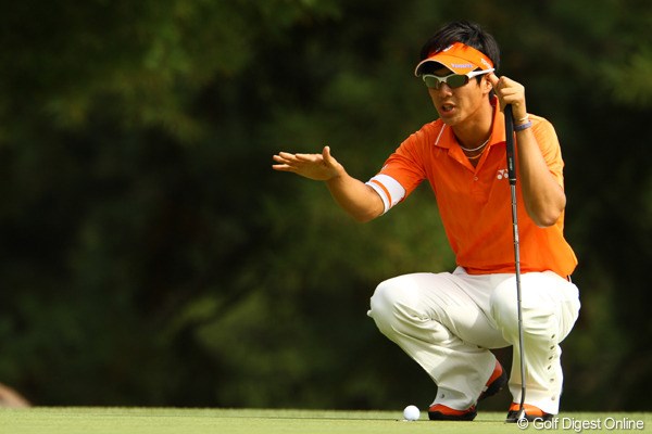 2010年 日本オープンゴルフ選手権競技 3日目 石川遼 パットがカップに届かず苦戦した石川遼
