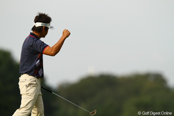 2010年 日本オープンゴルフ選手権競技 3日目 藤田寛之 12番パー5、バーディを奪って、珍しくガッツポーズ！