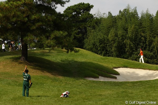 2010年 日本オープンゴルフ選手権競技 3日目 石川遼 「僕は山を登って、自分でピンを確認しますよ。加藤く～ん、ボールどこ～？」