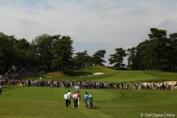 2010年 日本オープンゴルフ選手権競技 3日目 石川遼 「間もなく遼様が通りますので、ギャラリーの方はお早目に！」
