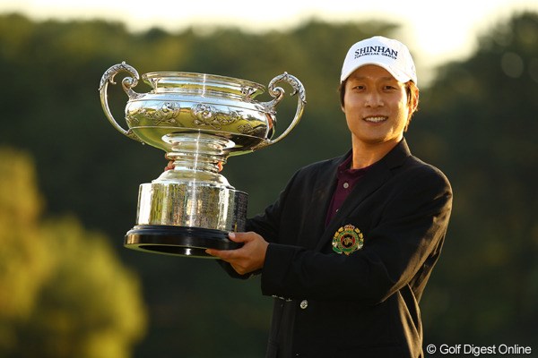 2010年 日本オープンゴルフ選手権競技 最終日 キム・キョンテ 最終日に怒涛のバーディラッシュで逆転優勝を果たしたキム・キョンテ