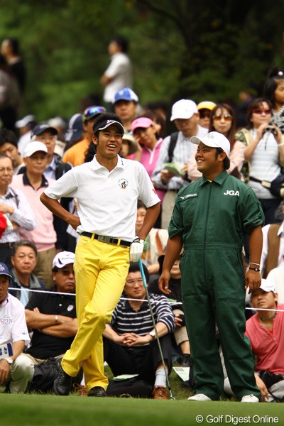 2010年 日本オープンゴルフ選手権競技 最終日 松山英樹 笑顔の多い4日間でした。同じ大学の仲間のキャディにも恵まれたようです。ちなみにキャディさんの愛称は「大将」。う～ん、ピッタリ！