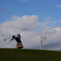 16番ティショットを放つ 2023年 伊藤園レディスゴルフトーナメント 2日目 小祝さくら 