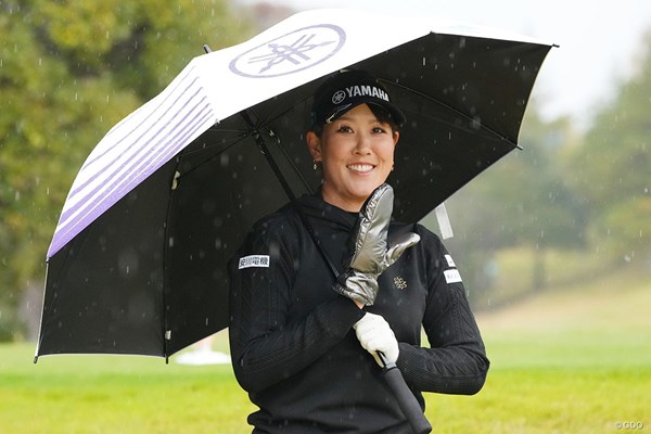 2023年 伊藤園レディスゴルフトーナメント 最終日 福田真未 降雨もこの笑顔に癒される