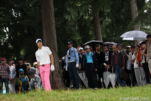 2010年 ブリヂストンオープンゴルフトーナメント 初日 石川遼 ラウンドを通してショットの乱れが目立っていた石川遼