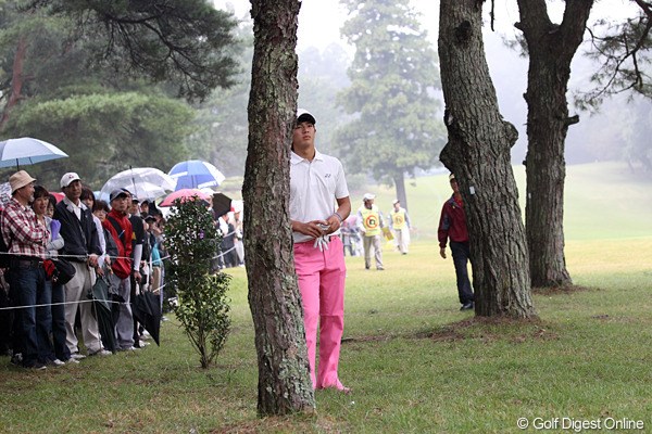 2010年 ブリヂストンオープンゴルフトーナメント 初日 石川遼 今日はしばしばこんなシーンが・・・。