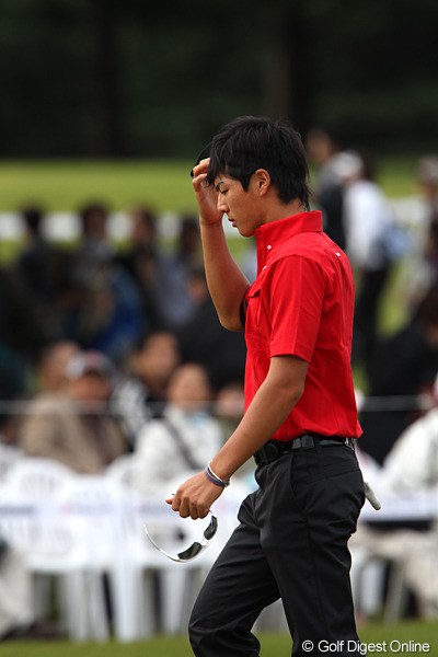 2010年 ブリヂストンオープンゴルフトーナメント 2日目 石川遼 ホールアウト後は予選通過が微妙な状況、表情も冴えなかった石川遼
