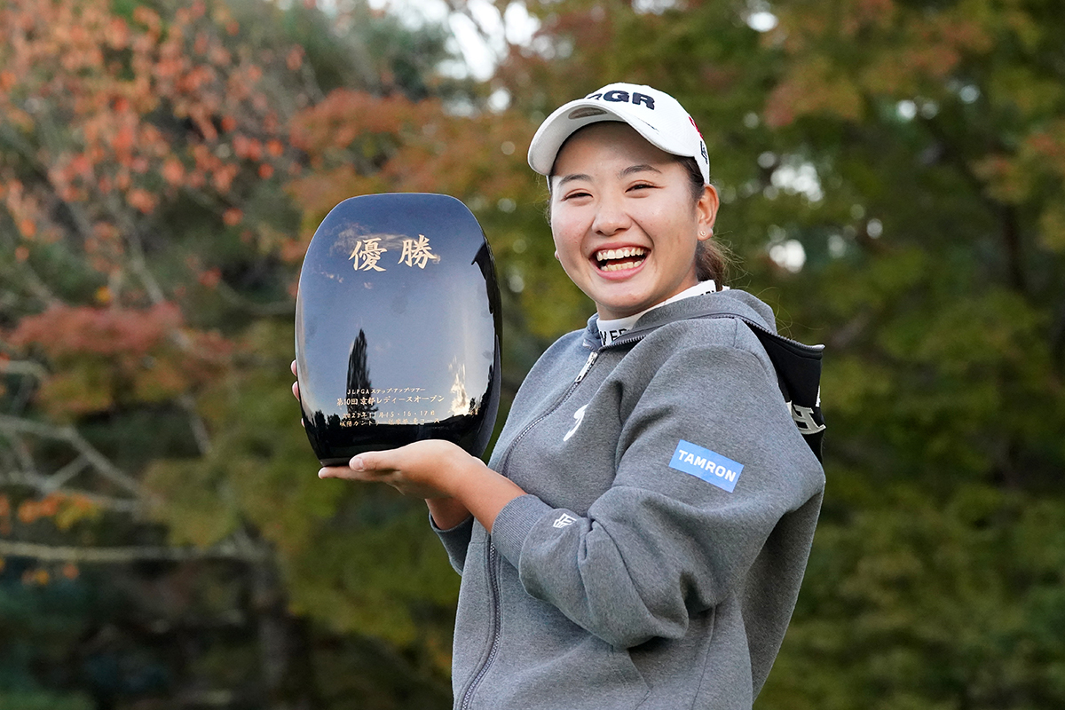 プロ2年目の小林夢果が下部最終戦で初優勝を挙げた(Toru Hanai/JLPGA via Getty Images)