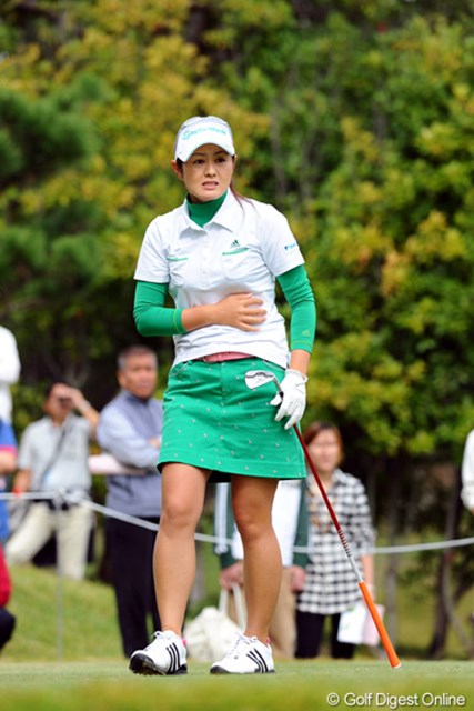 諸見里しのぶ 肋骨押さえて7位タイの大健闘 国内女子ツアー Lpga Gdo ゴルフダイジェスト オンライン