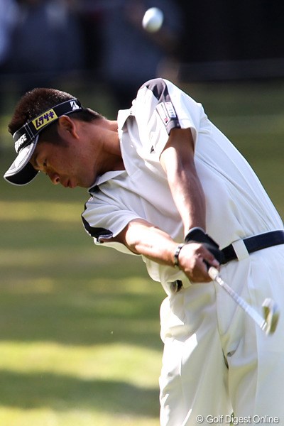 2010年 ブリヂストンオープンゴルフトーナメント 3日目 池田勇太 首位に2打差で最終日を迎える池田勇太。自身初の大会連覇も見えた！