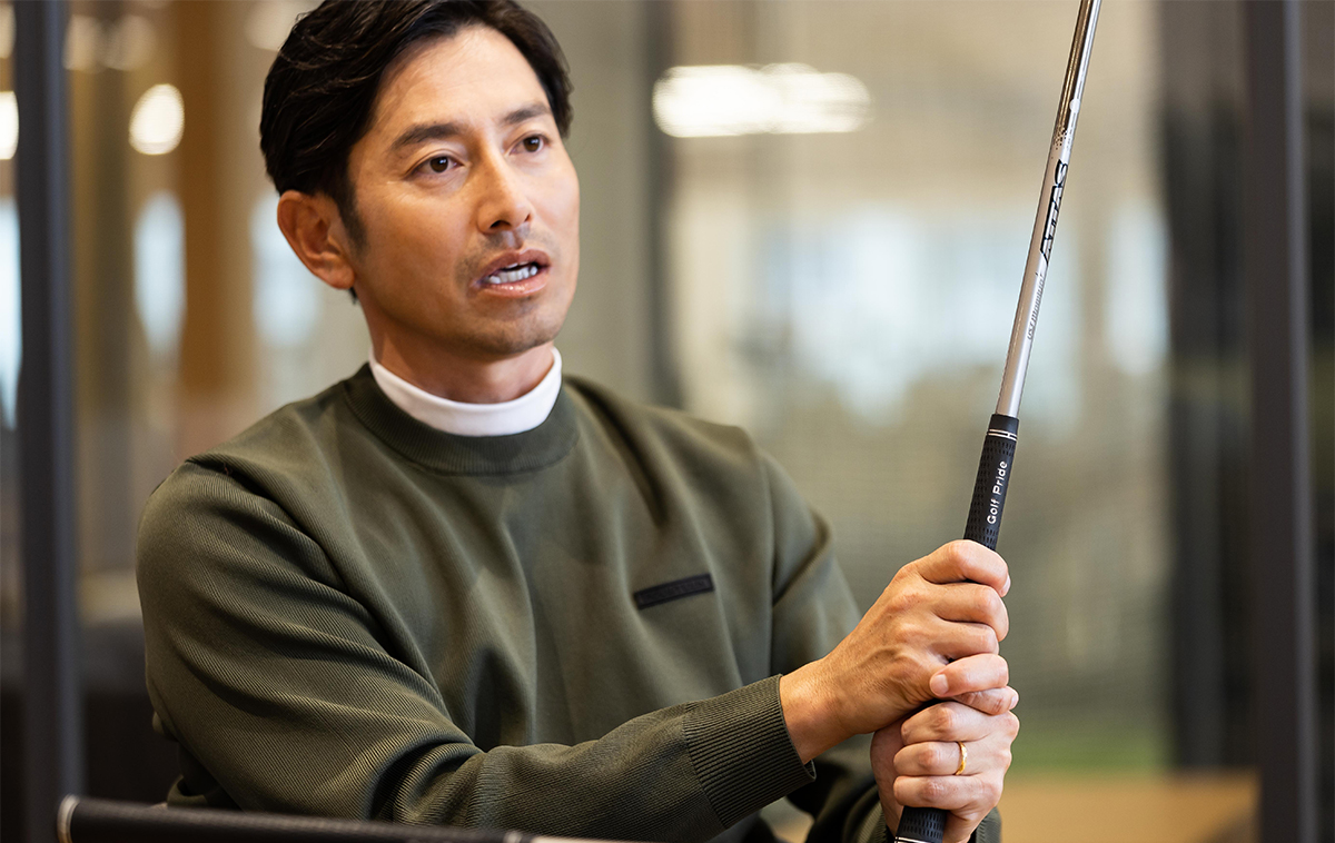 ギアの中でもグリップにはこだわりが強い。その理由はテニス経験にあった（撮影：角田慎太郎）